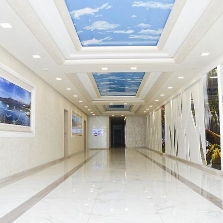Bhoeme Apartament Oradea Exteriör bild