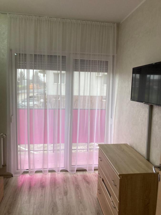 Bhoeme Apartament Oradea Exteriör bild