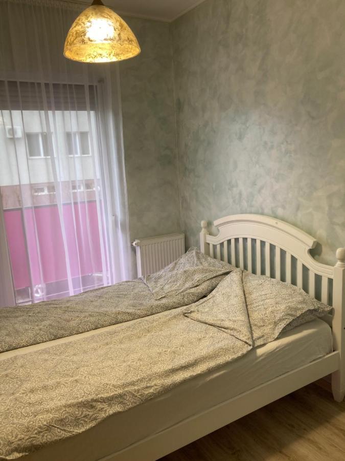 Bhoeme Apartament Oradea Exteriör bild