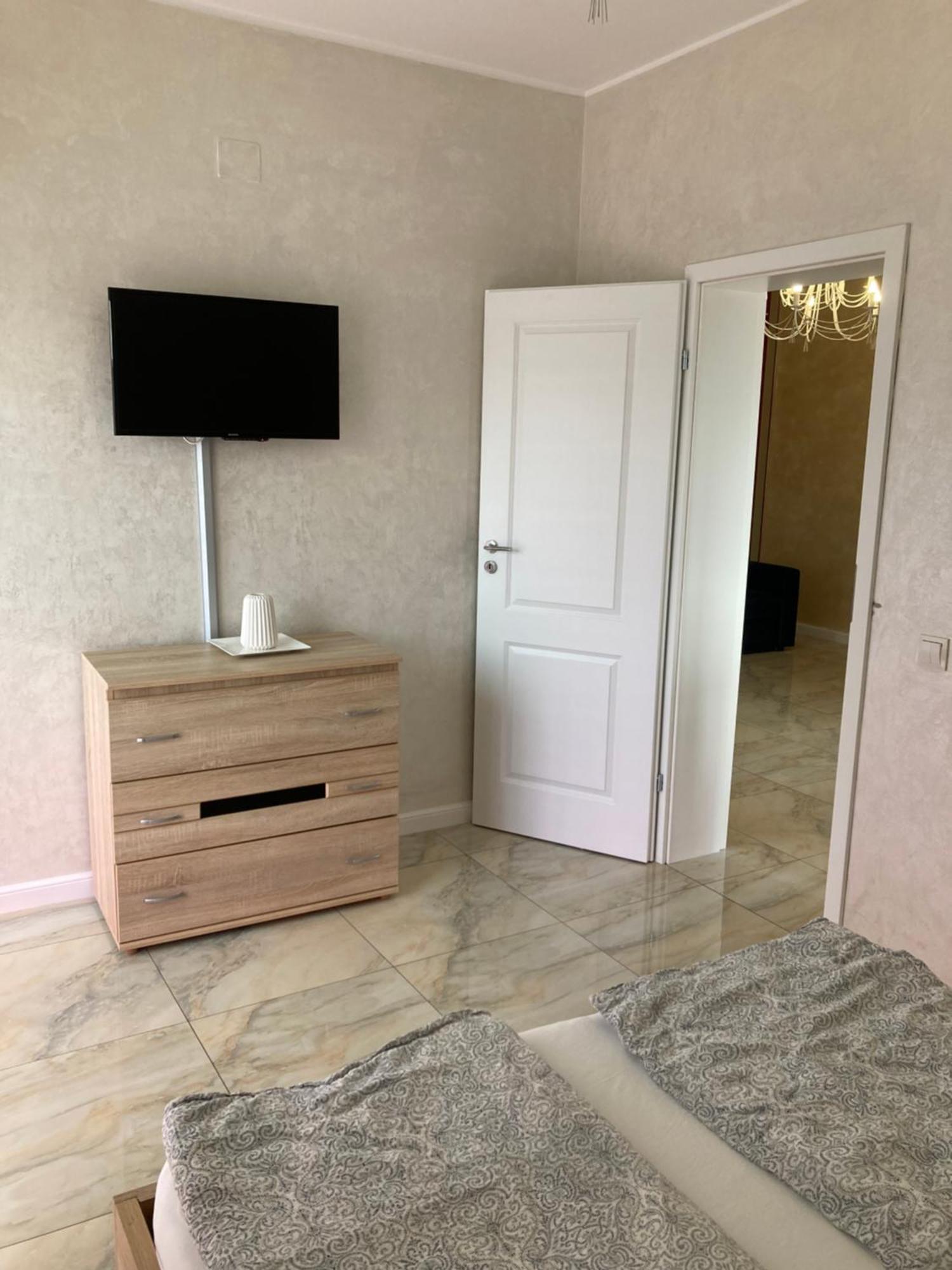 Bhoeme Apartament Oradea Exteriör bild