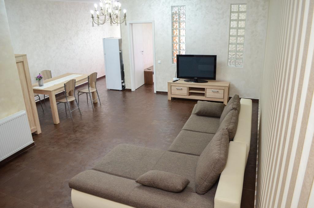 Bhoeme Apartament Oradea Exteriör bild