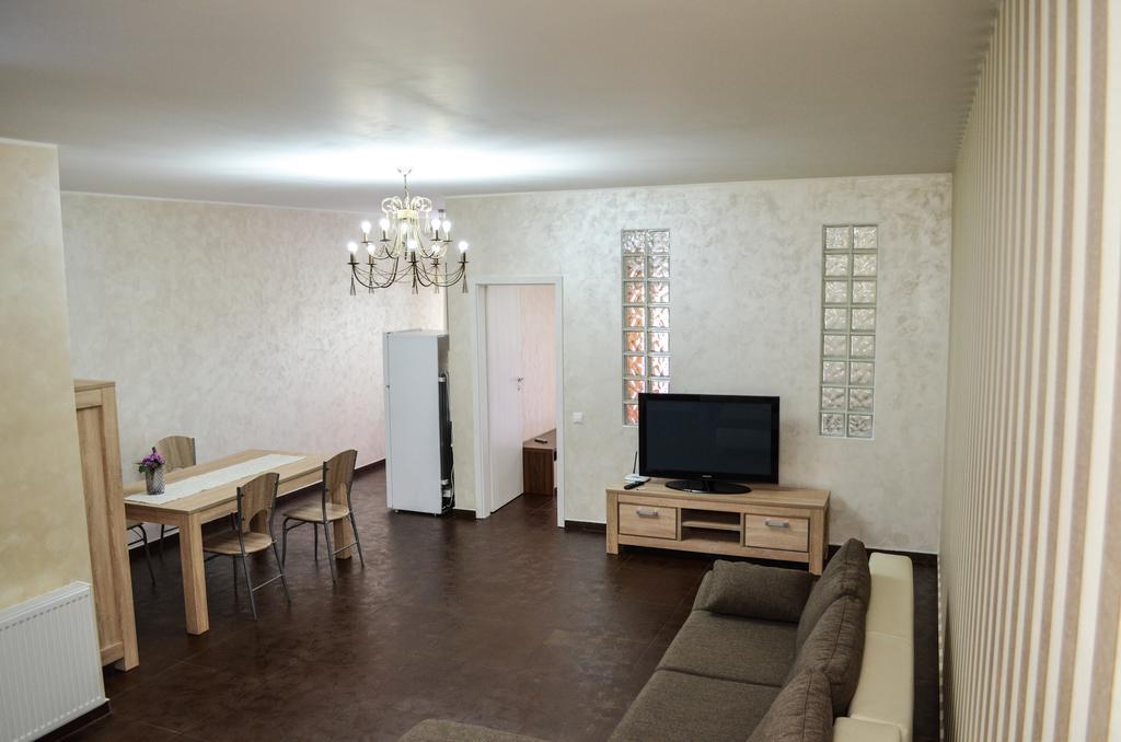Bhoeme Apartament Oradea Exteriör bild