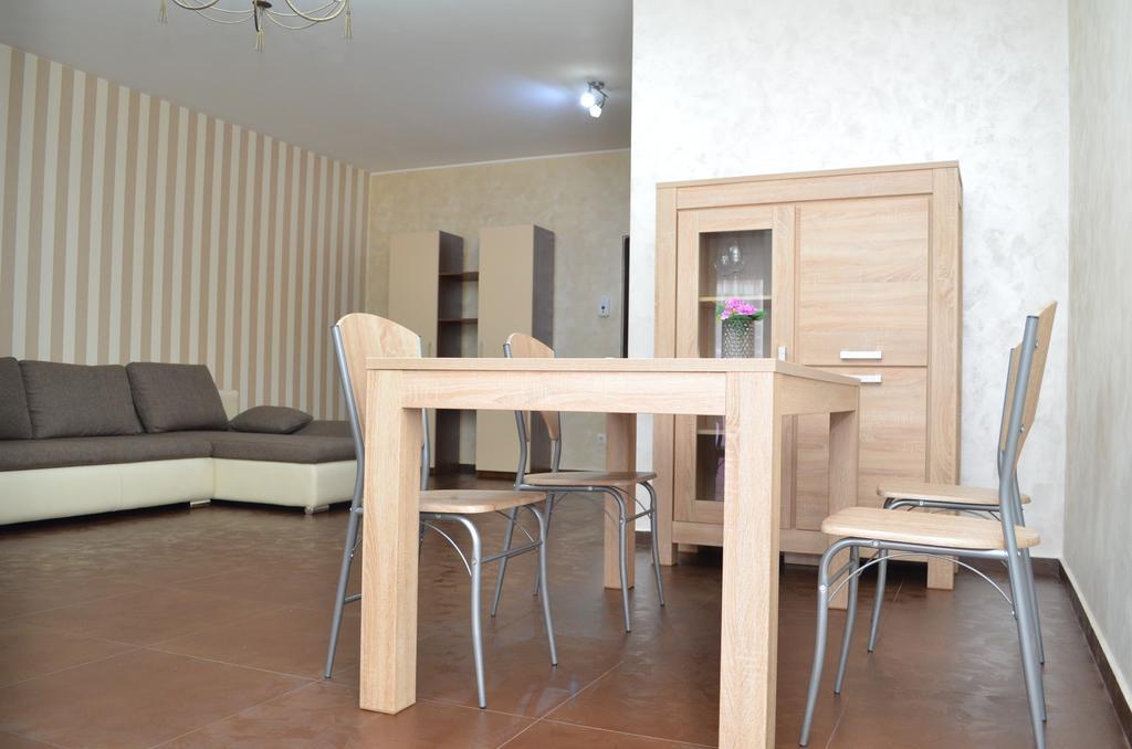 Bhoeme Apartament Oradea Exteriör bild
