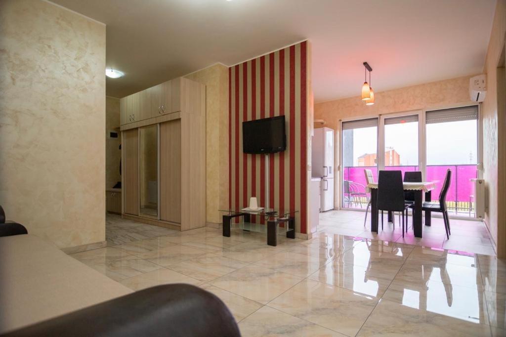 Bhoeme Apartament Oradea Exteriör bild